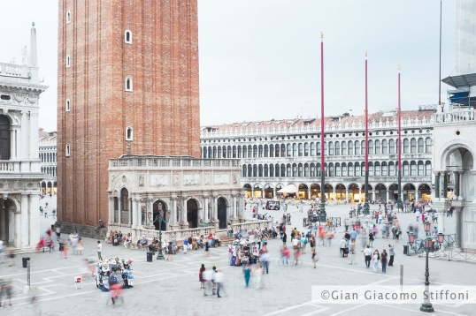 presentazione_01_GIANGIACOMO_STIFFONI_NOTTURNO_PIAZZA_SAN_MARCO(1)